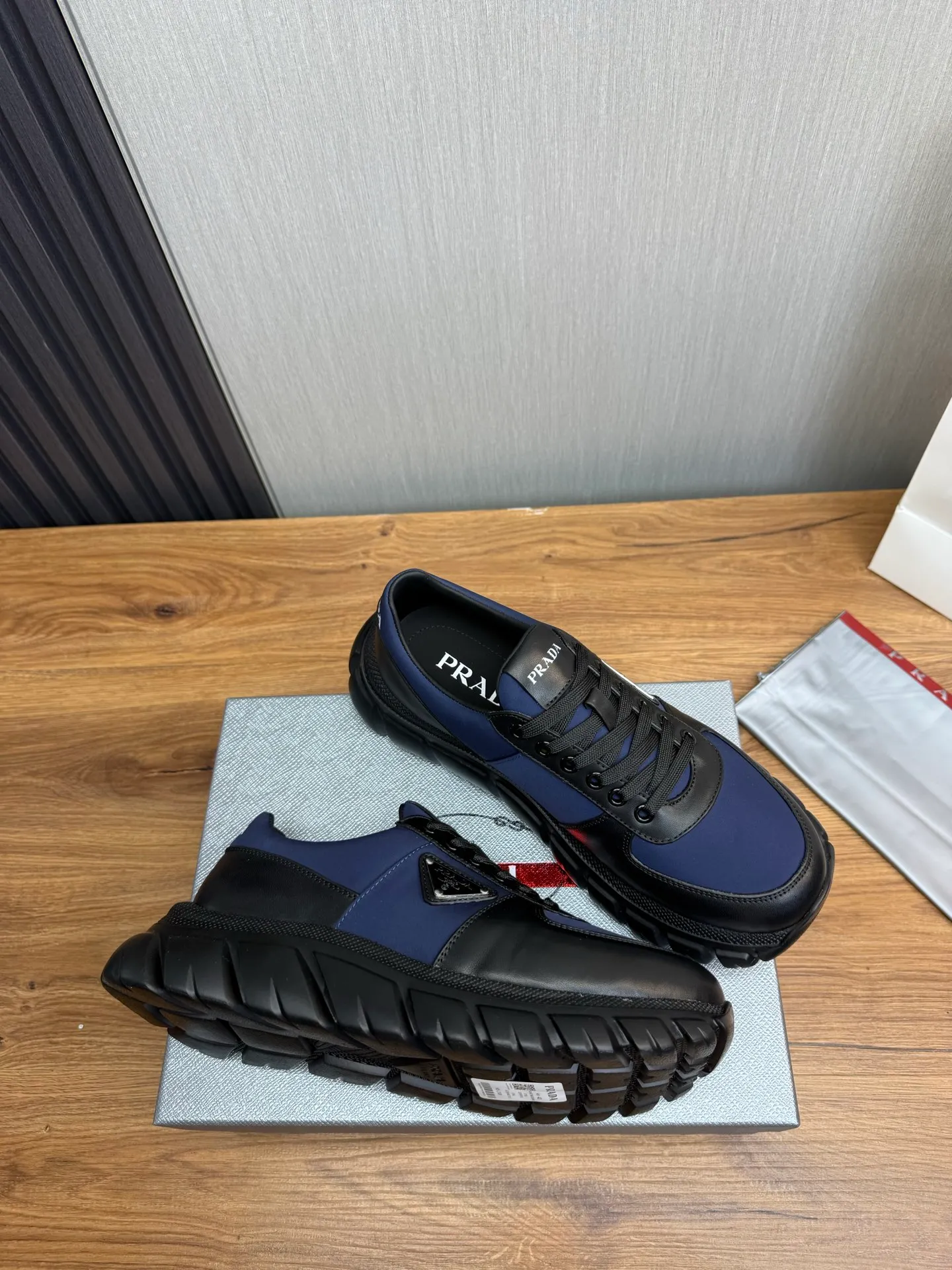 Men's shoes 💰580💰 [PRADA] Men's shoes are popular in the counter, official website is synchronized, 1 high-quality shipment ✔️Imported cowhide fabric + cowhide lining, 1🆚1 replica, original sole, 38-45 (45 customized, non-refundable)